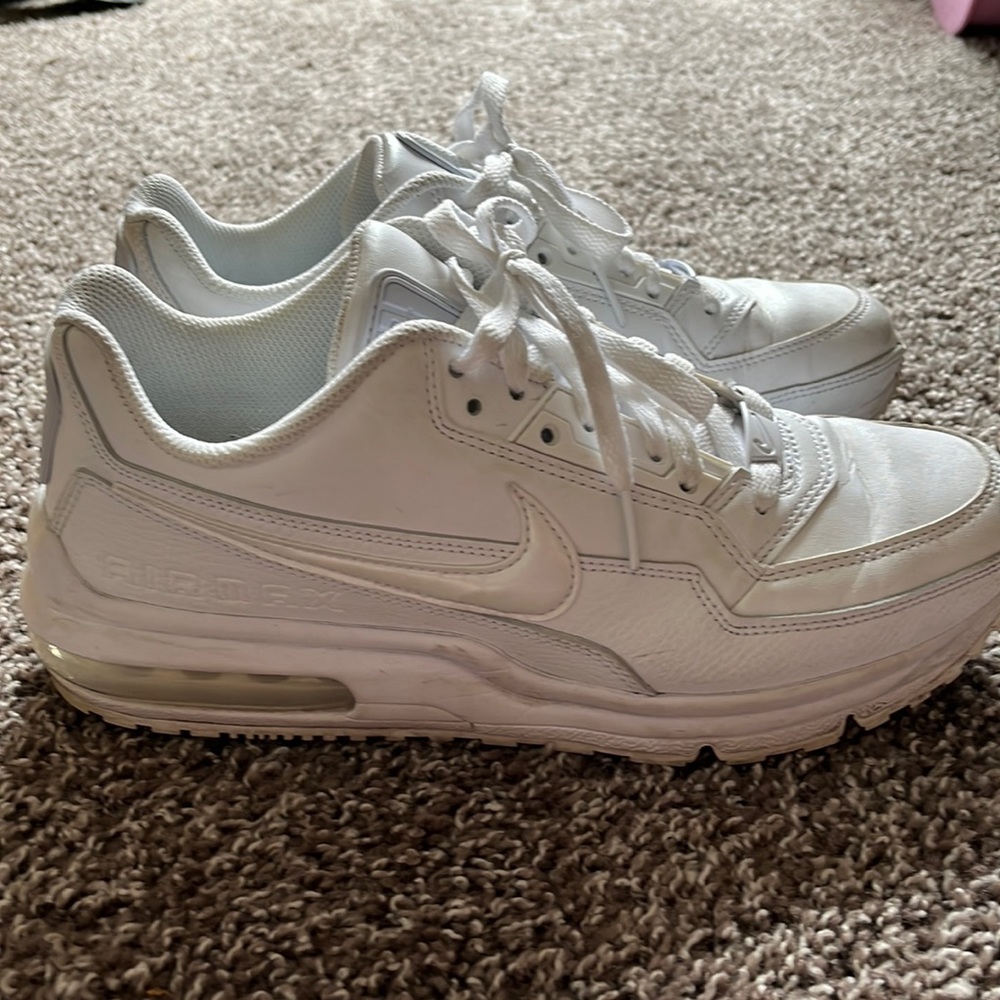 White nike air max 90